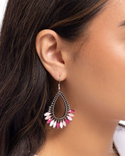 Load image into Gallery viewer, Pronged Pattern - Pink
