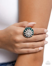 Load image into Gallery viewer, Gallery Glitz - Green
