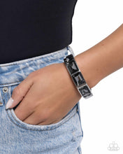 Load image into Gallery viewer, Faceted Freestyle - Silver
