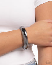 Load image into Gallery viewer, Sleek Sojourn - Black
