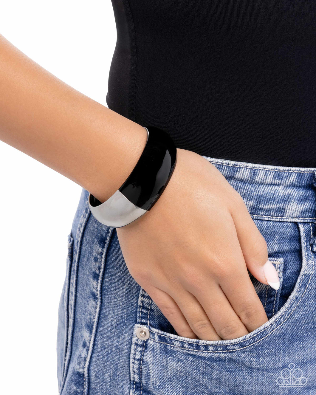 Painted Paramount - Black