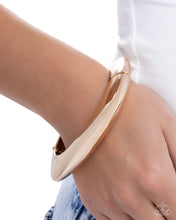 Load image into Gallery viewer, Rounded Reflection - Gold
