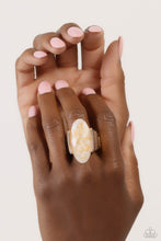 Load image into Gallery viewer, Shimmery Sovereign - White
